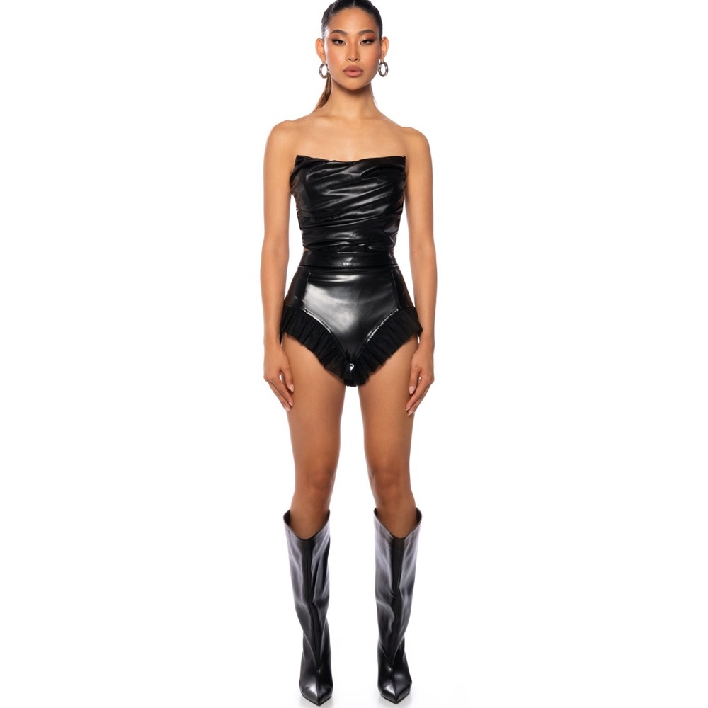 AKIRA Label No Sleep Mesh Ruffle Booty Short - Picture 2 of 6